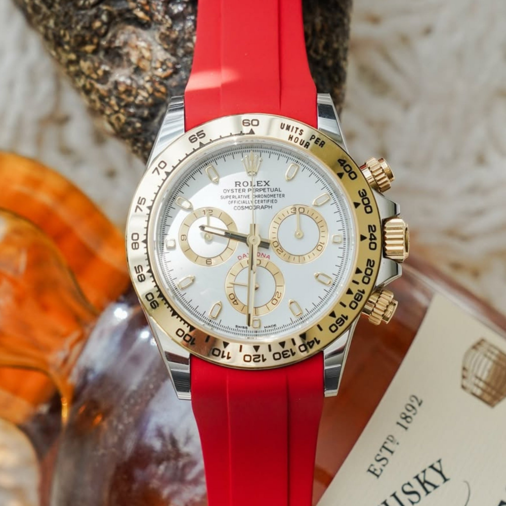 red-FKM-rubber-strap-for-rolex-daytona-deployant-clasp-onwatch.png