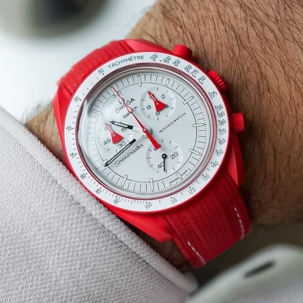red-rubber-strap-for-omega-x-swatch-moonswatch-mission-to-Mars-on-hand.png