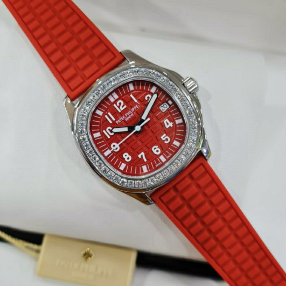 red-rubber-strap-for-patek-philippe-aquanaut-5067a-on-watch.png