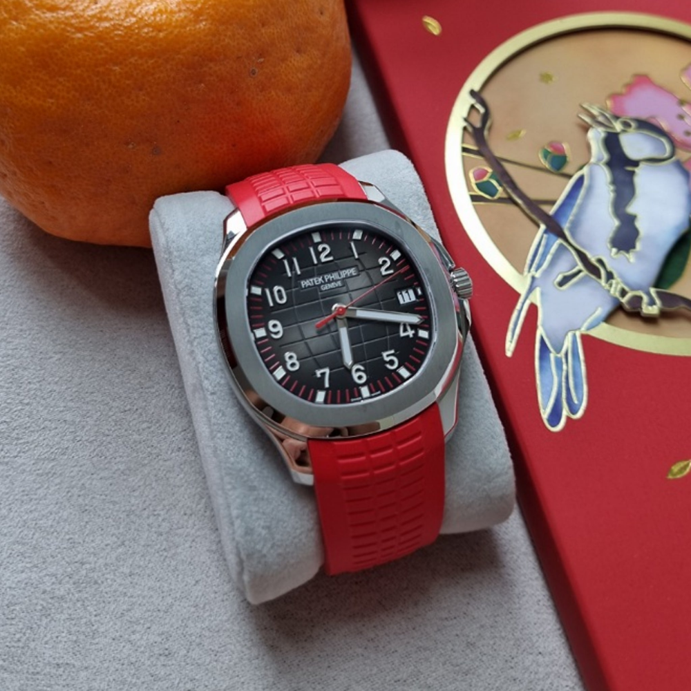 red-rubber-strap-for-patek-philippe-aquanaut-on-watch.png