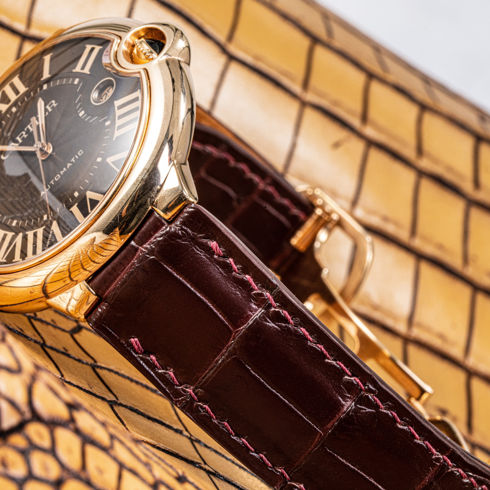reddish-brown-deployant-alligator-leather-watch-strap-for-cartier-ballon-bleu_Detail.png