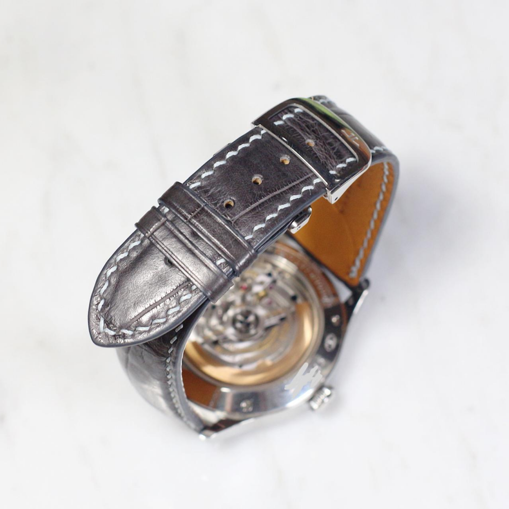 silver-alligator-leather-strap-jaeger-lecoultre-master-control-hometime-backside.png
