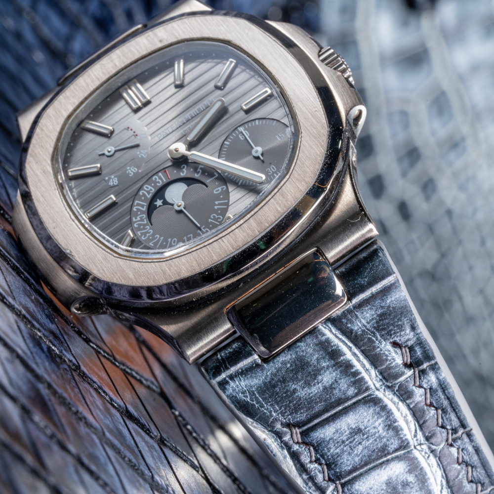 silver-black-alligator-leather-watch-strap-for-Patek-Philippe-Nautilus-5712g-watch.png