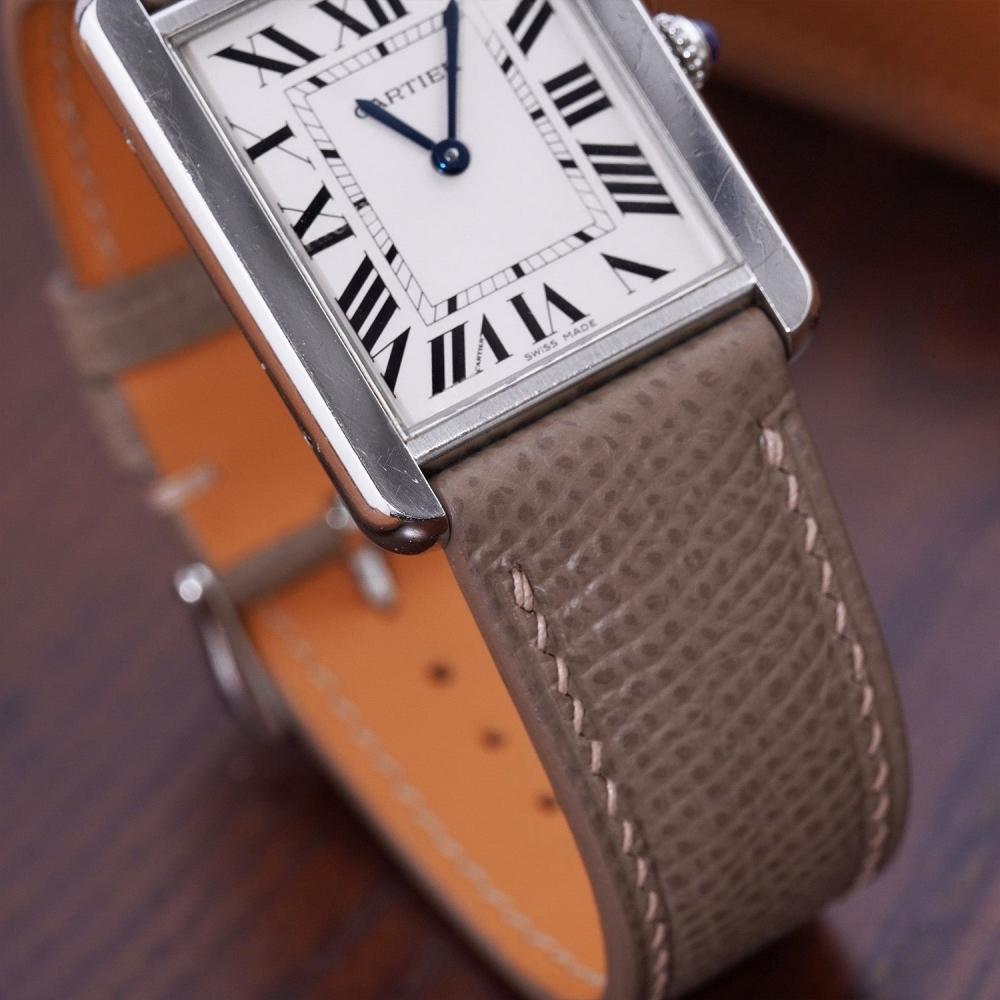 taupe-epsom-calfskin-leather-strap-for-cartier-tank-detail.png