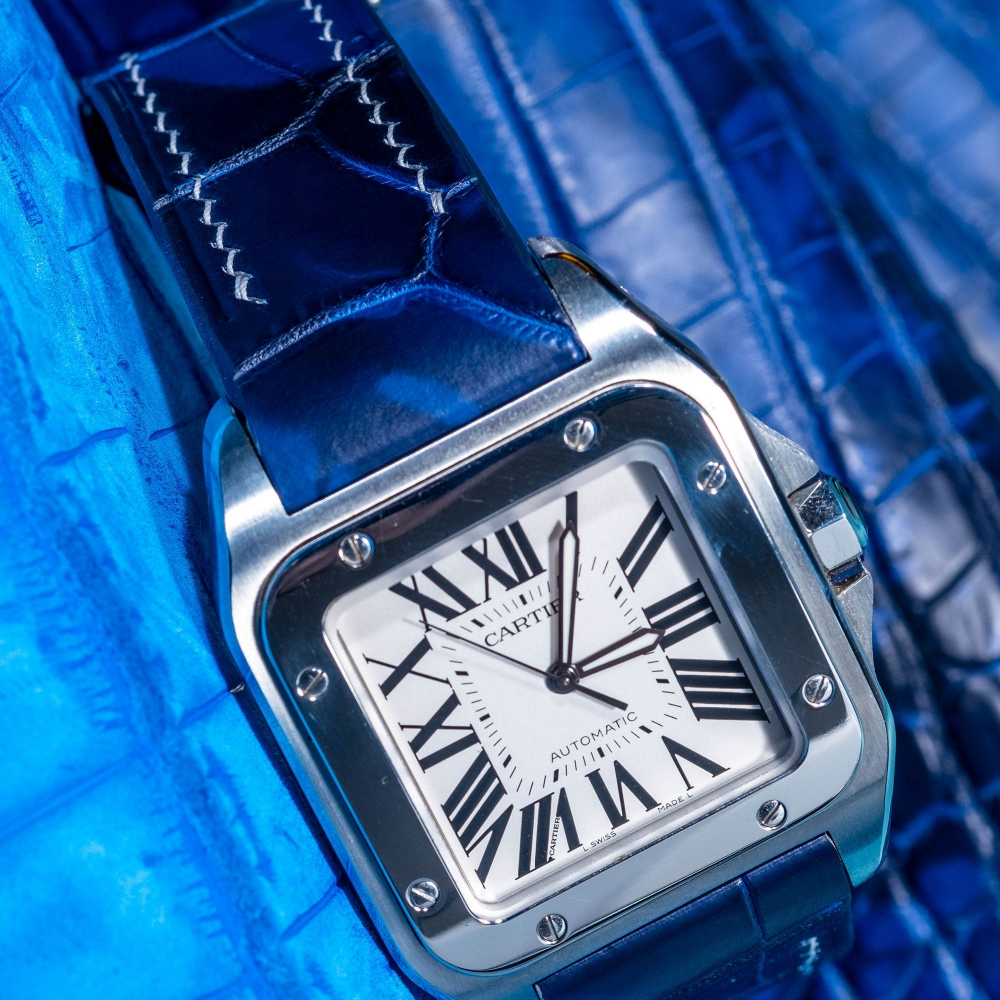 tie-dye-blue-alligator-leather-srap-cartier-santos-100-watch.png