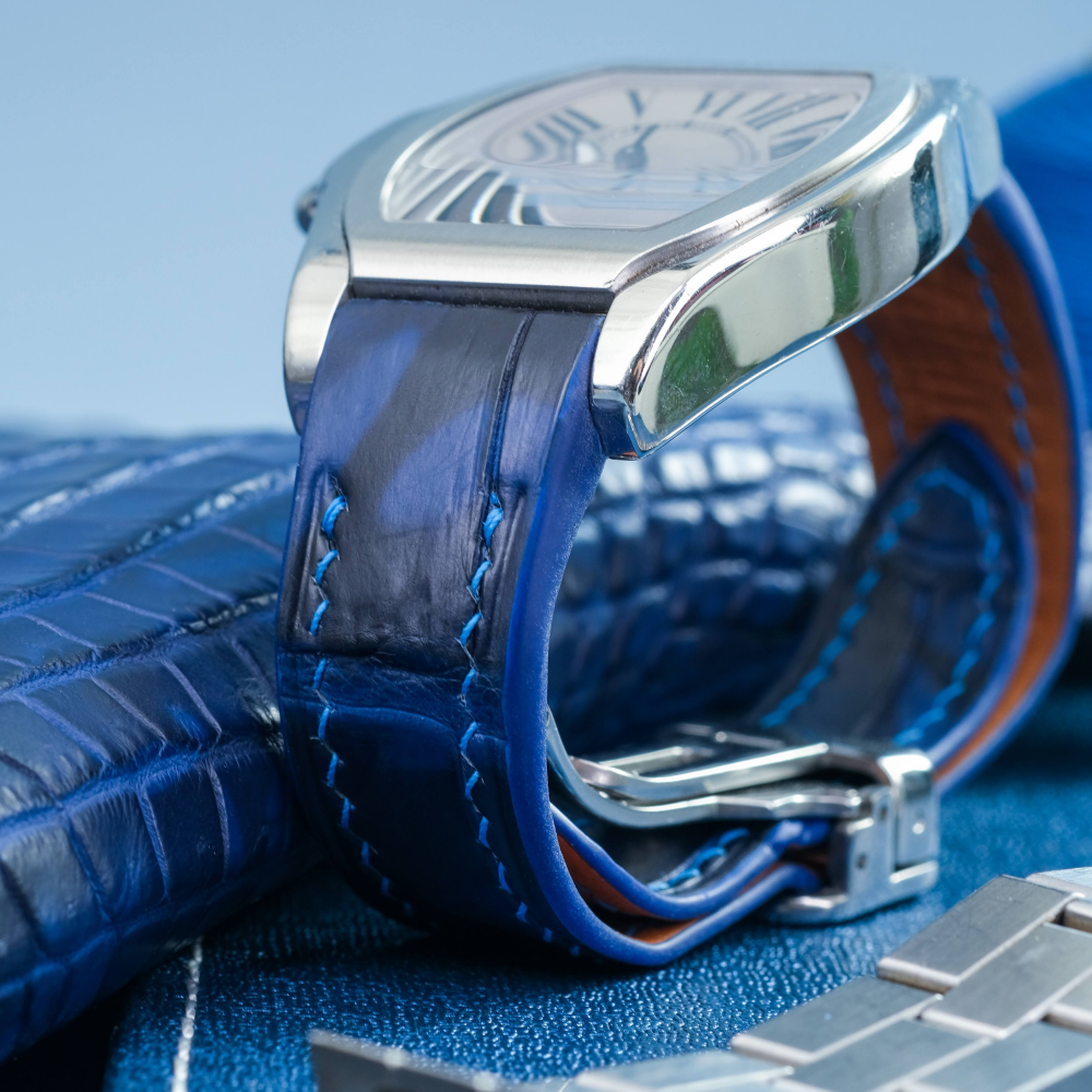 tie-dye-blue-alligator-leather-strap-for-cartier-roadster-detail.png