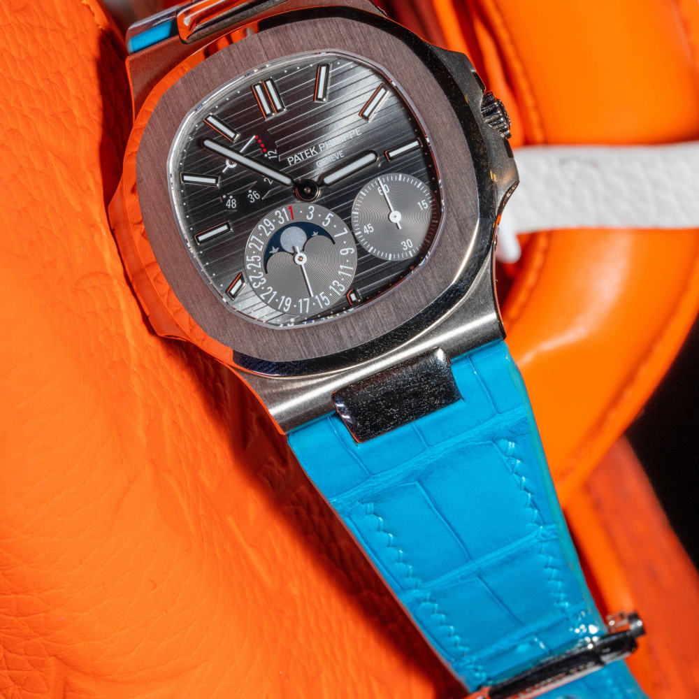 tiffany-blue-alligator-leather-watch-strap-for-Patek-Philippe-Nautilus-detail.png