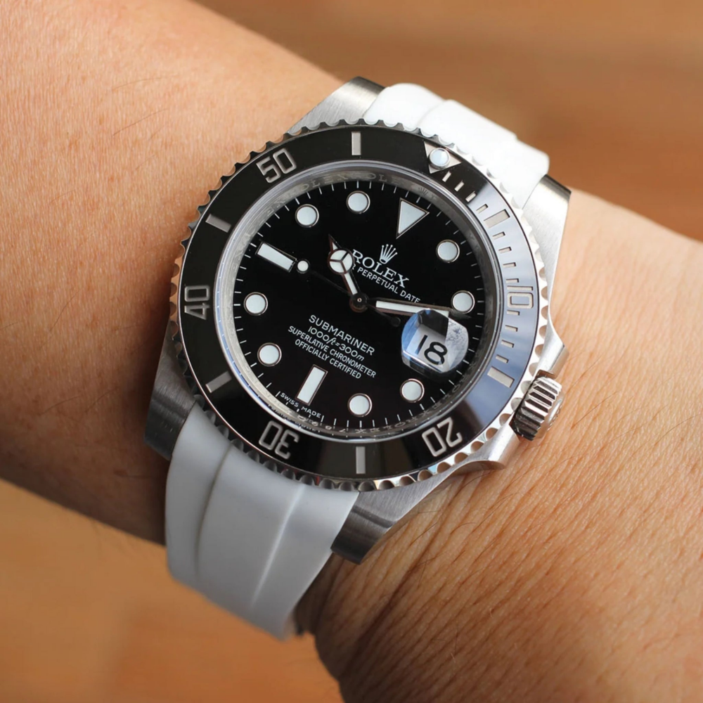 white-FKM-rubber-strap-for-rolex-submariner-onhand.png