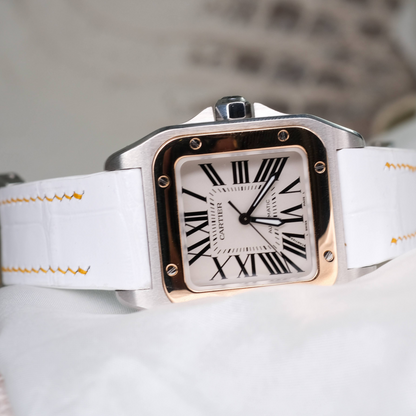 white-alligator-leather-srap-cartier-santos-100-watch-on.png