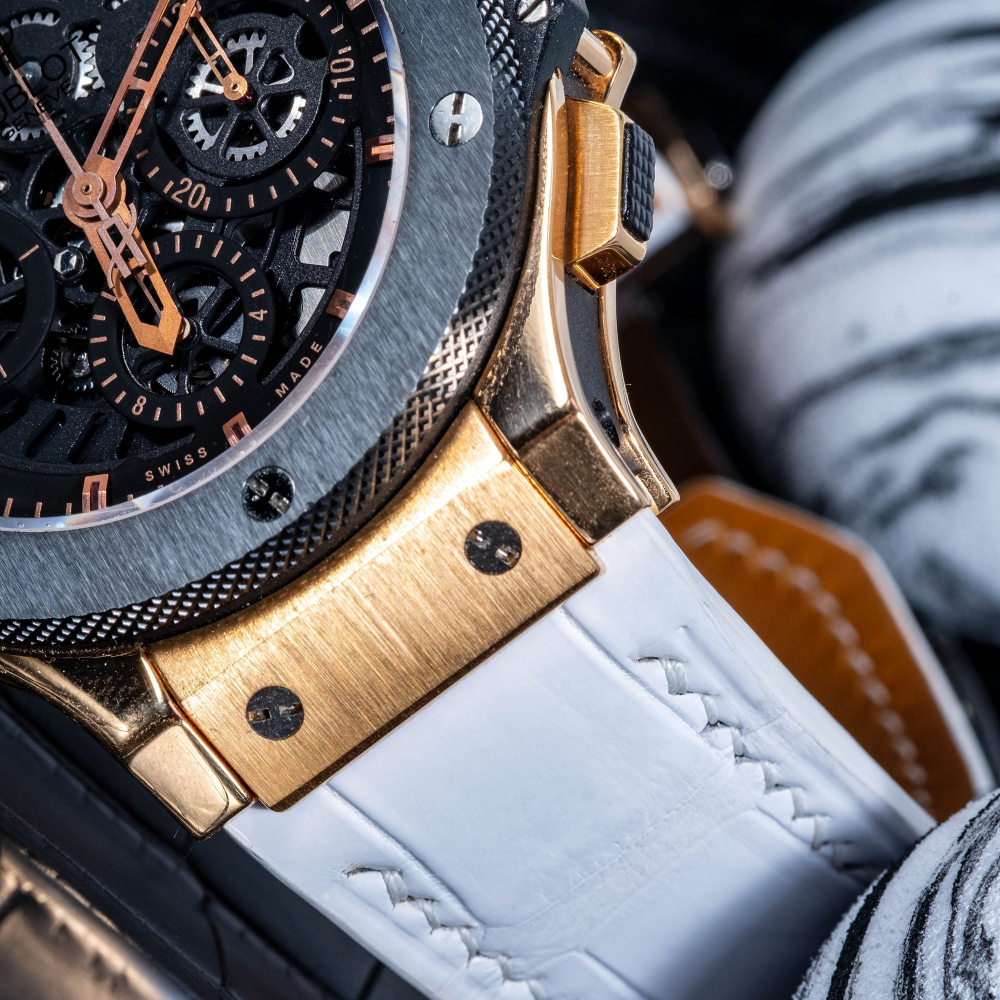 white-alligator-leather-strap-for-Hublot-big-bang-aero-detail.png
