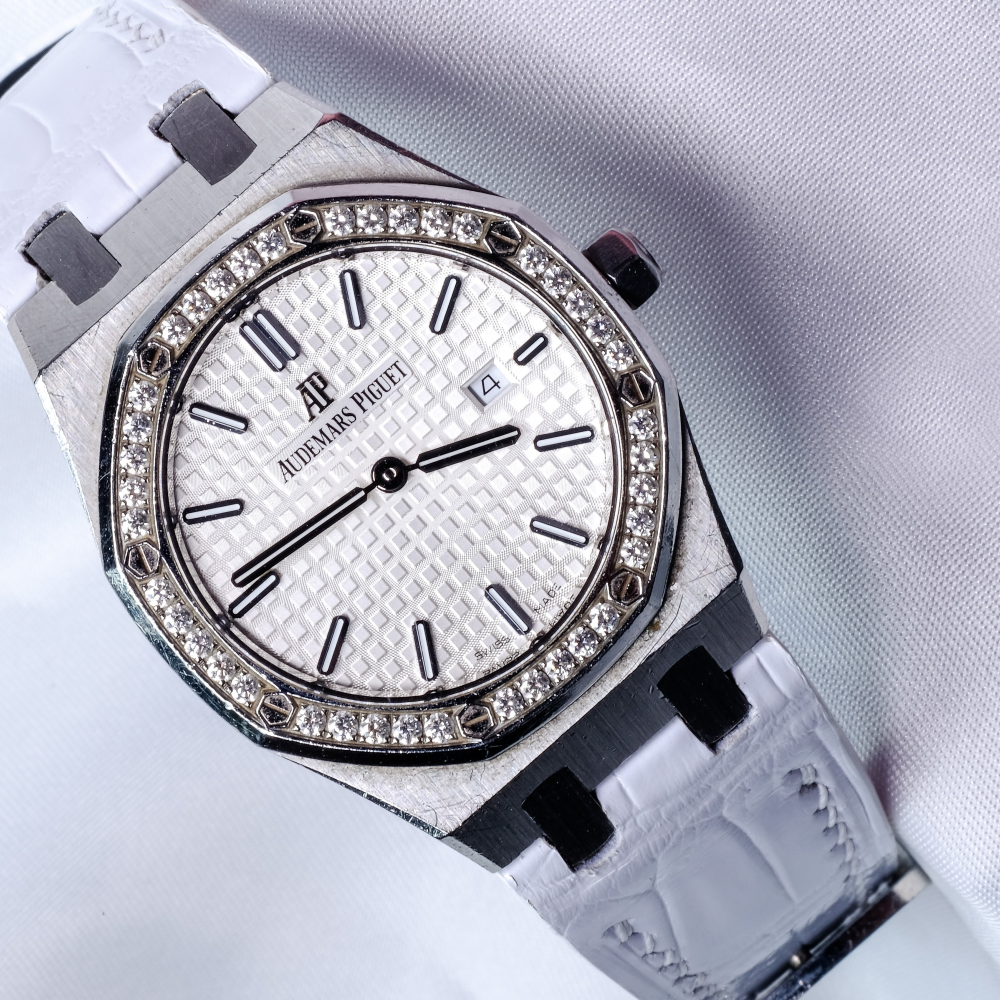 white-alligator-leather-strap-for-ap-ladies-blue-lining.png