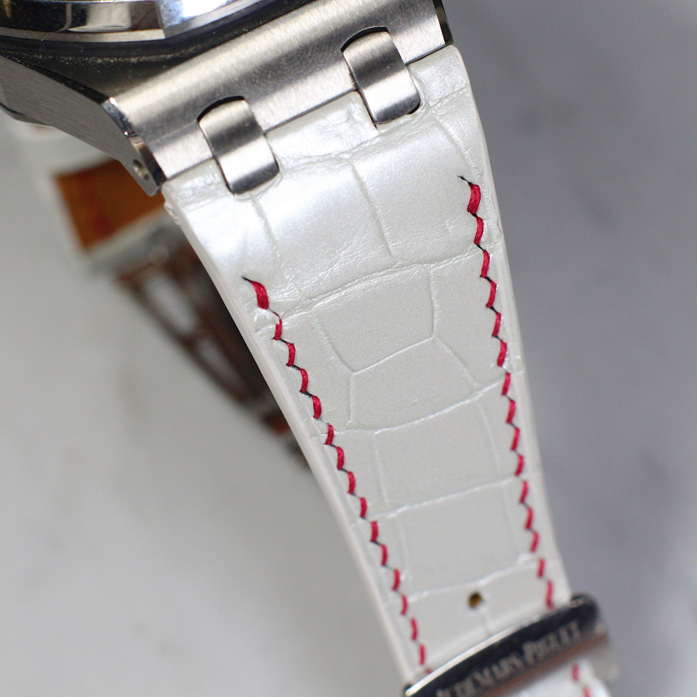 white-alligator-leather-strap-for-ap-royal-oak-shore-42mm-with-red-stitching-lug.png