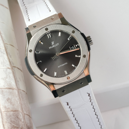 white-alligator-leather-strap-for-hublot-classic-fusion-black-stitching-watch.png