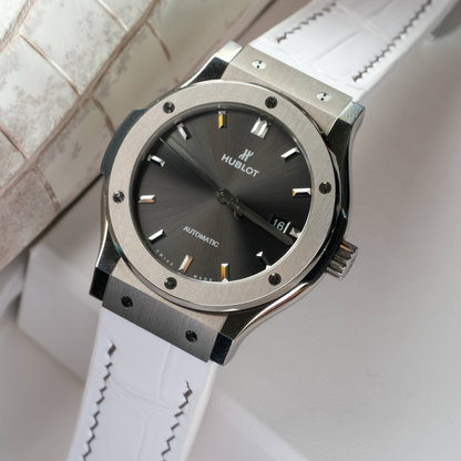 white-alligator-leather-strap-for-hublot-classic-fusion-black-stitching.png