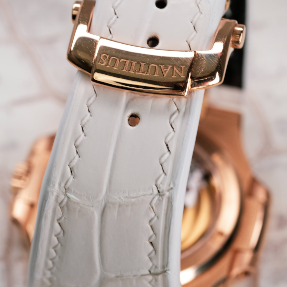 white-alligator-leather-strap-for-patek-philippe-nautilus-5711r-buckle.png
