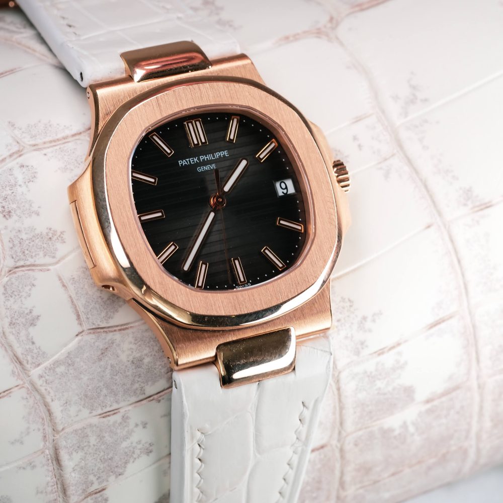 white-alligator-leather-strap-for-patek-philippe-nautilus-5711r-watch.png