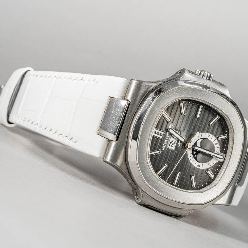 white-alligator-leather-strap-for-patek-philippe-nautilus-5712g-lug.png