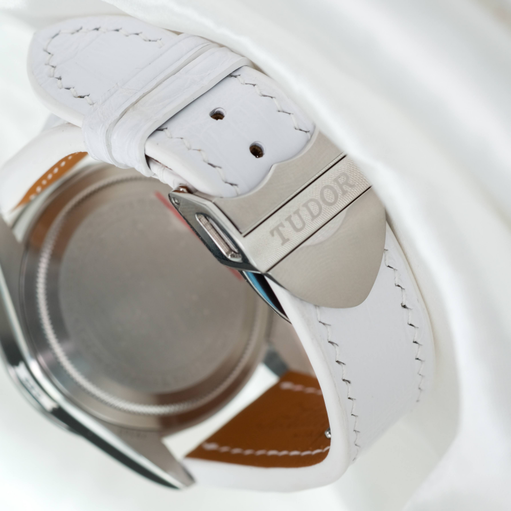 white-alligator-leather-strap-for-tudor-black-bay-backside.png