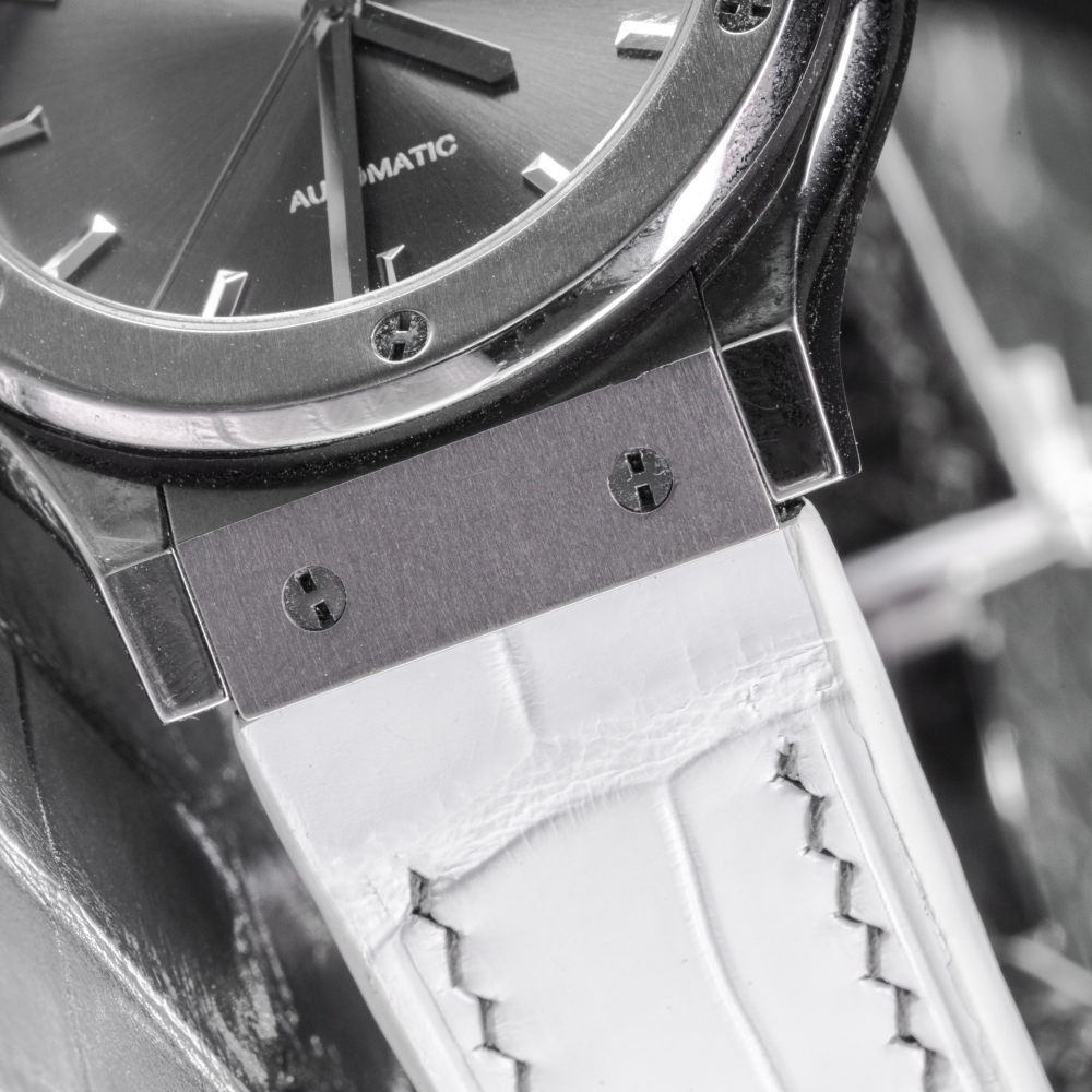 white-alligator-leather-watch-strap-for-Hublot-classic-fusion-detail.png