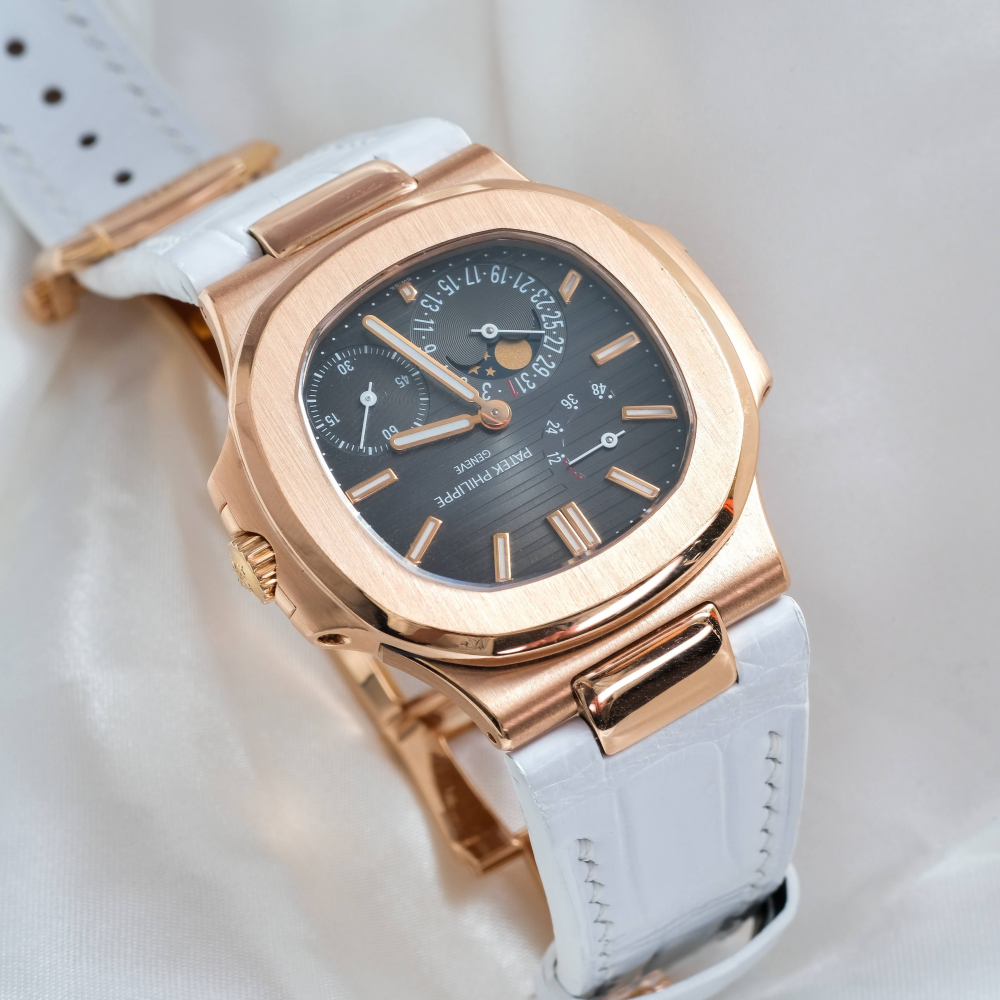 white-alligator-leather-watch-strap-for-Patek-Philippe-Nautilus-on-watch.png