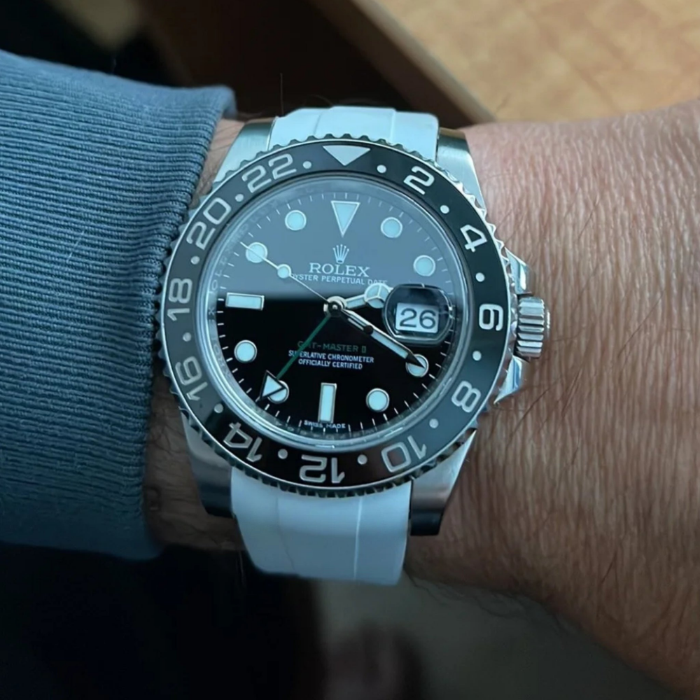 white-deployant-rubber-strap-for-rolex-GMT-Master-II-onhand.png