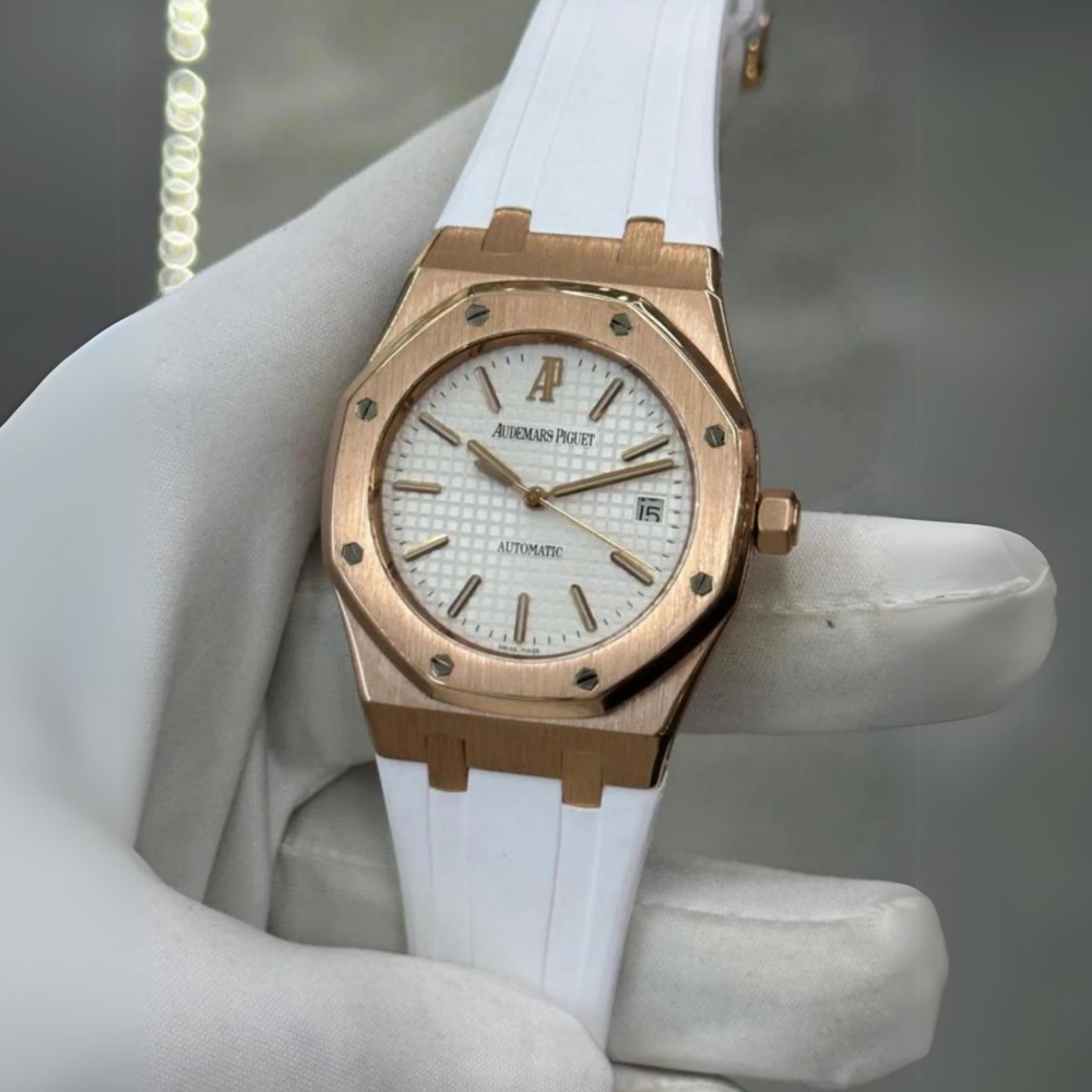 white-rubber-strap-for-all-ap-royal-oak-41mm-on-watch.png