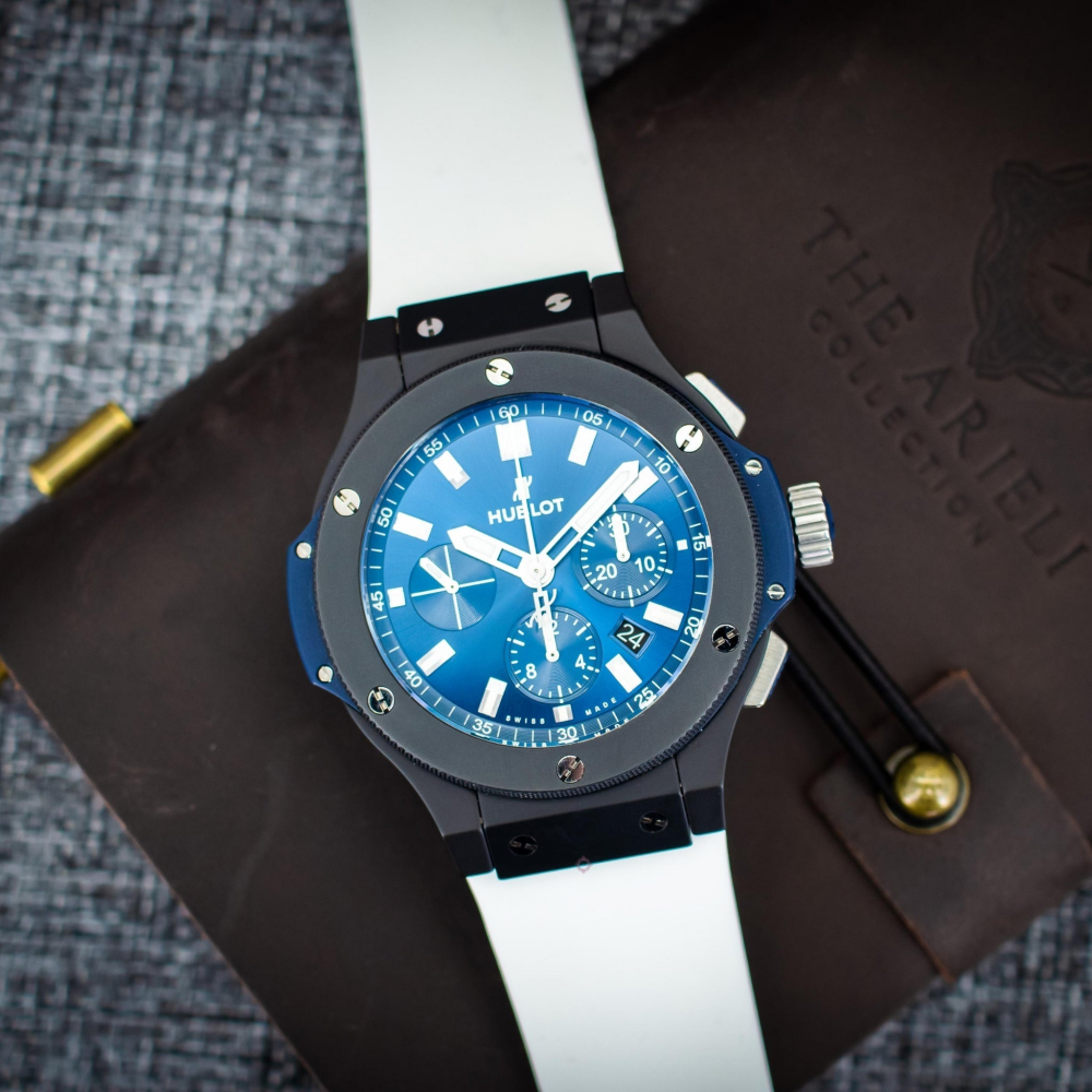 white-rubber-strap-for-hublot-big-bang-44mm-on-watch.png